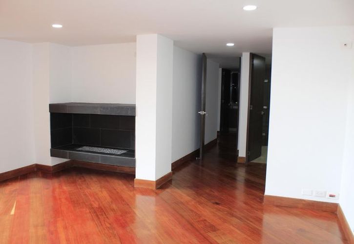 Apartamento de 4 alcobas en venta en Bosque De Pinos, Bogotá, 250 m² · foto 2 de 24