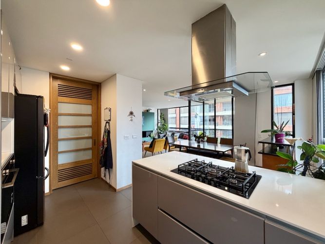 Apartamento de 3 alcobas en venta en San Patricio, Bogotá, 122 m² · foto 3 de 24