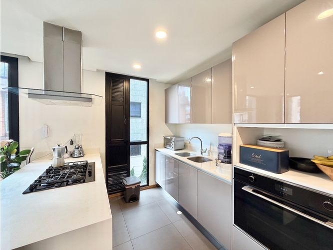 Apartamento de 3 alcobas en venta en San Patricio, Bogotá, 122 m² · foto 9 de 24