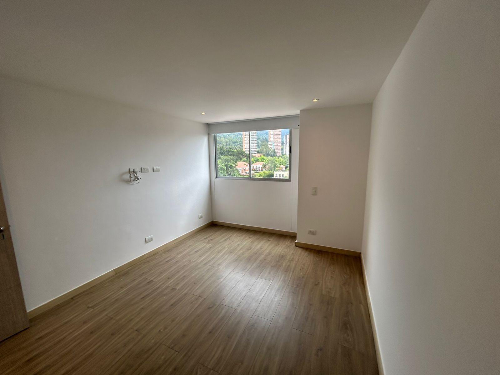 Apartamento en arriendo en El Poblado, Medellín · foto 3 de 13