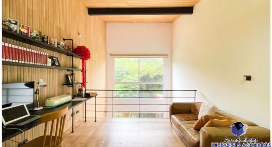 Casa de 3 alcobas en venta en Loma Del Escobero, Envigado, 300 m² · foto 3 de 7