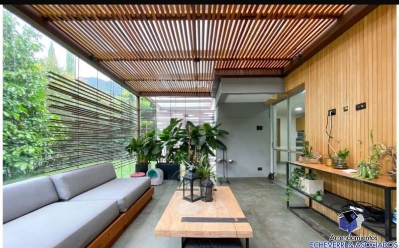Casa de 3 alcobas en venta en Loma Del Escobero, Envigado, 300 m² · foto 4 de 7