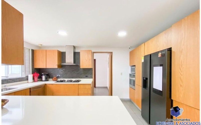 Casa de 3 alcobas en venta en Loma Del Escobero, Envigado, 300 m² · foto 5 de 7