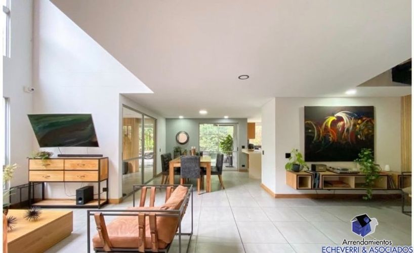 Casa de 3 alcobas en venta en Loma Del Escobero, Envigado, 300 m² · foto 6 de 7