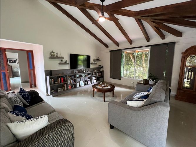 Casa de 6 alcobas en venta en Las Mercedes, Jamundí, 457 m² · foto 2 de 24