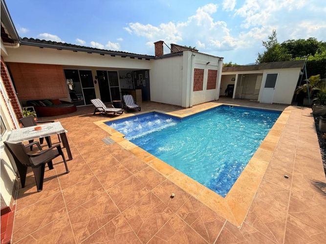 Casa de 7 alcobas en venta en Alfaguara, Jamundí, 1095 m² · foto 2 de 24