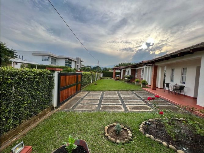Casa de 7 alcobas en venta en Alfaguara, Jamundí, 1095 m² · foto 3 de 24
