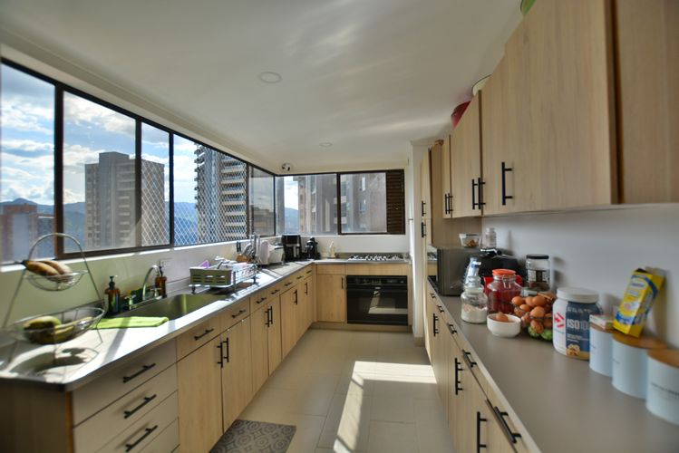 Apartamento de 3 alcobas en venta en La Florida, Medellín, 184 m² · foto 10 de 22