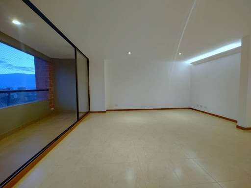 Apartamento en arriendo en Loma Benedictinos, Envigado · foto 2 de 16