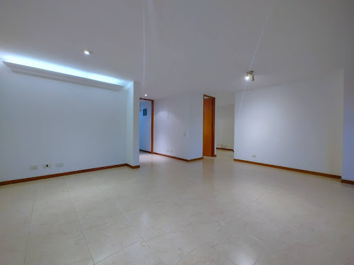 Apartamento en arriendo en Loma Benedictinos, Envigado · foto 3 de 16