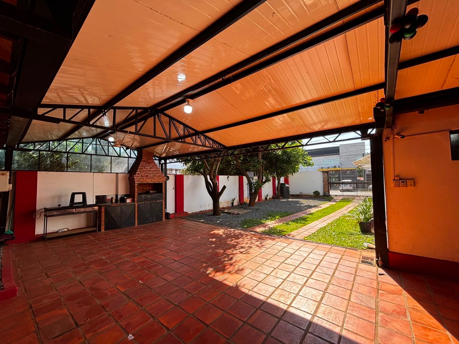 Exclusiva Propiedad en el Corazón de Laurelty, Luque: Tu Oasis de Lujo y Confort. — foto 2