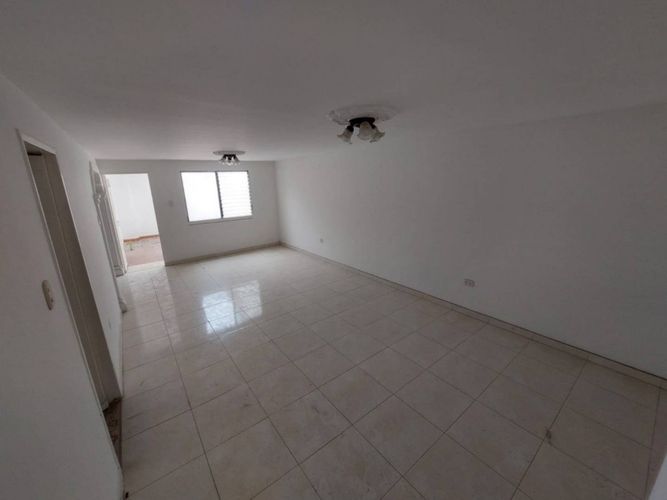 Casa de 4 alcobas en venta en Molinos Altos, Floridablanca, 256 m² · foto 2 de 18