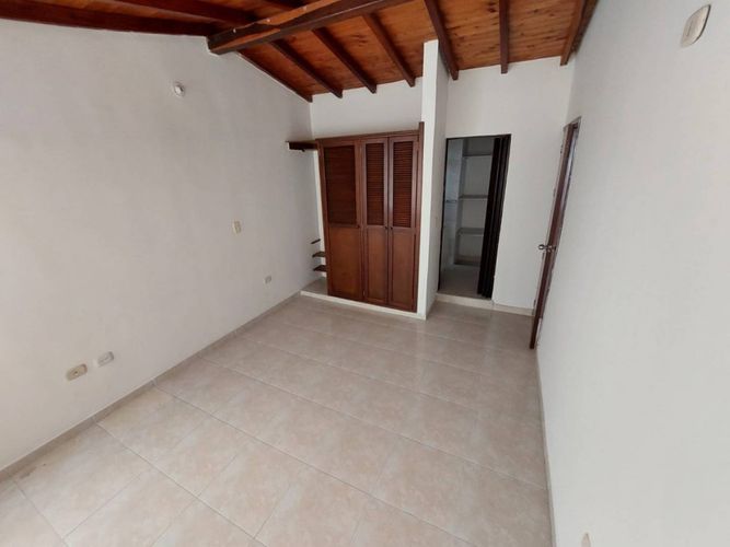 Casa de 4 alcobas en venta en Molinos Altos, Floridablanca, 256 m² · foto 13 de 18