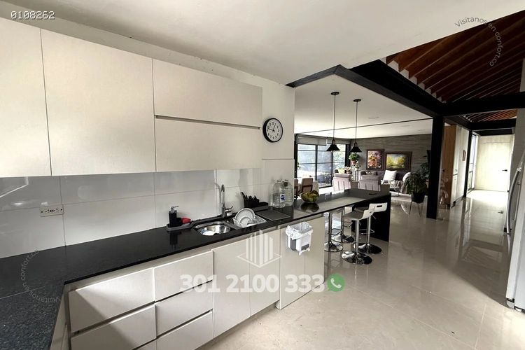 Casa de 4 alcobas en arriendo en Perico, Envigado, 220 m² · foto 11 de 24