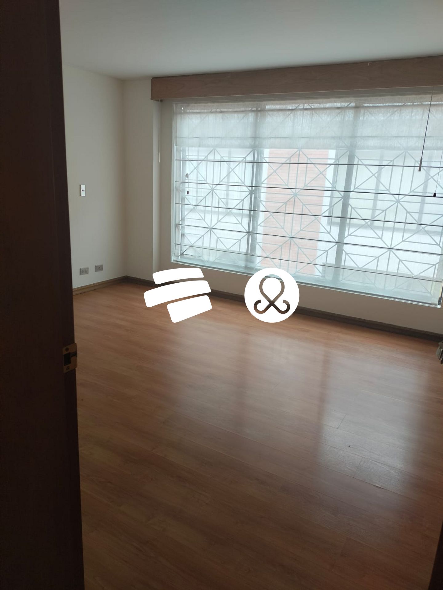 Casa en venta en Chicó Navarra, Bogotá · foto 2 de 24