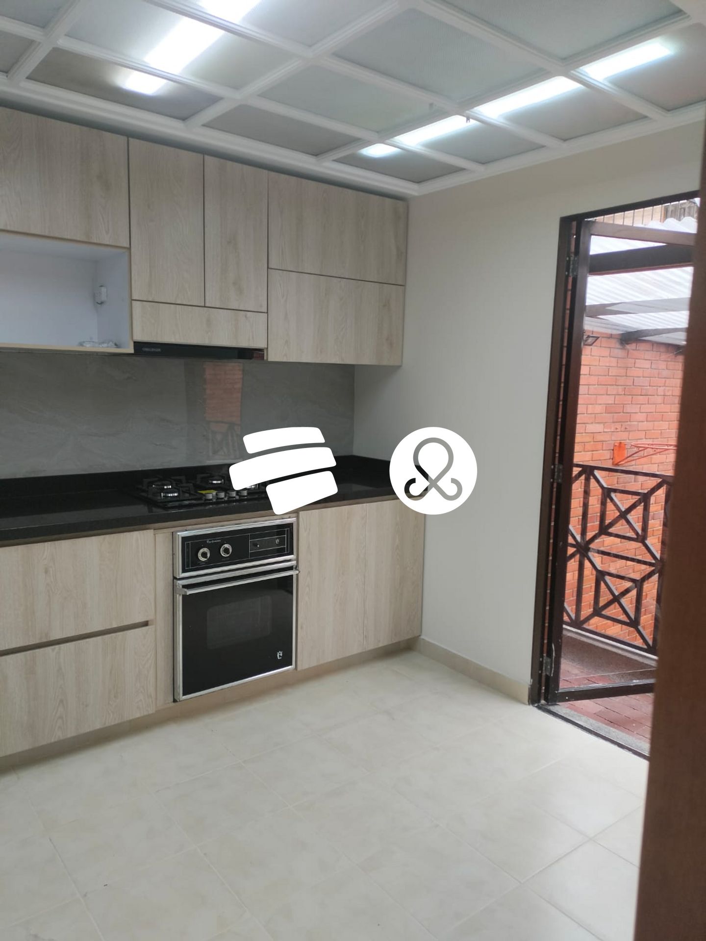 Casa en venta en Chicó Navarra, Bogotá · foto 8 de 24