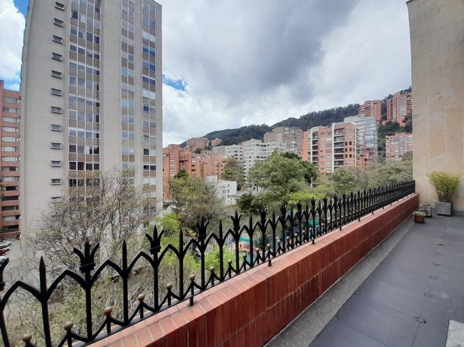 Apartamento de 3 alcobas en venta en La Cabrera, Bogotá, 441 m² · foto 3 de 24
