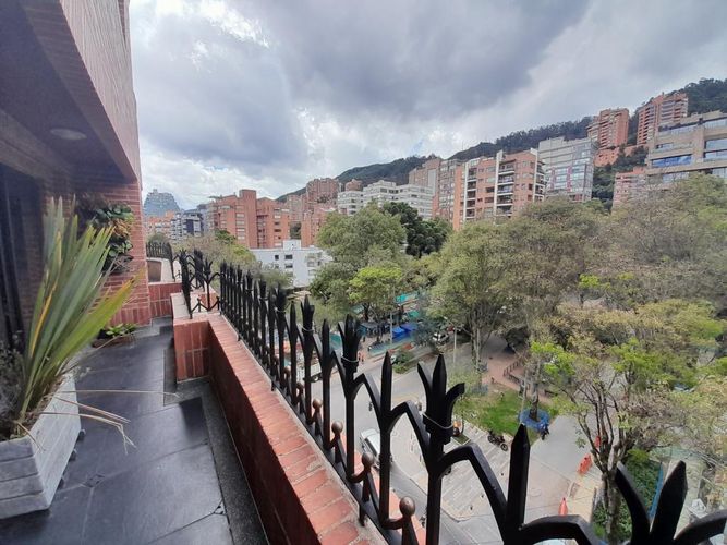 Apartamento de 3 alcobas en venta en La Cabrera, Bogotá, 441 m² · foto 4 de 24