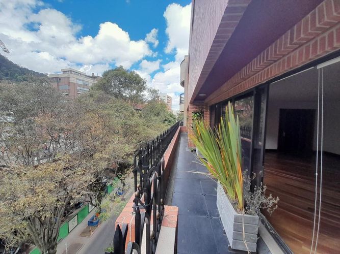 Apartamento de 3 alcobas en venta en La Cabrera, Bogotá, 441 m² · foto 5 de 24
