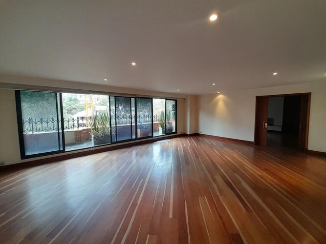 Apartamento de 3 alcobas en venta en La Cabrera, Bogotá, 441 m² · foto 7 de 24
