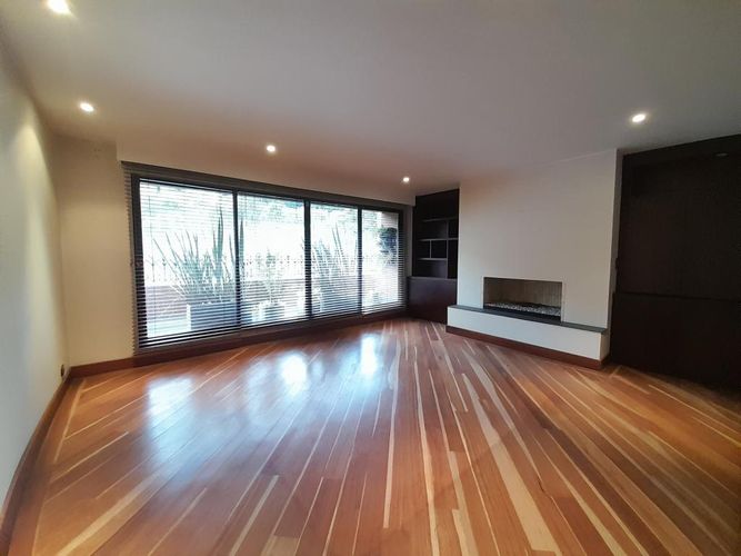 Apartamento de 3 alcobas en venta en La Cabrera, Bogotá, 441 m² · foto 8 de 24