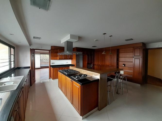 Apartamento de 3 alcobas en venta en La Cabrera, Bogotá, 441 m² · foto 10 de 24