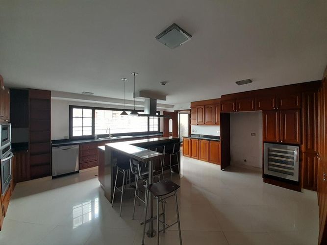Apartamento de 3 alcobas en venta en La Cabrera, Bogotá, 441 m² · foto 11 de 24