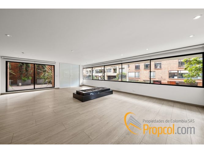 Apartamento de 3 alcobas en venta en Los Rosales, Bogotá, 214 m² · foto 2 de 18