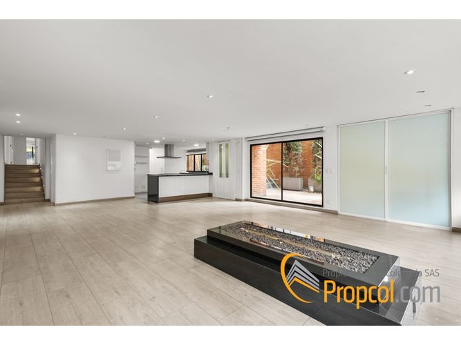 Apartamento de 3 alcobas en venta en Los Rosales, Bogotá, 214 m² · foto 3 de 18