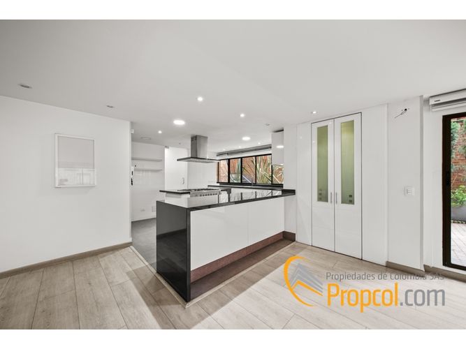 Apartamento de 3 alcobas en venta en Los Rosales, Bogotá, 214 m² · foto 4 de 18