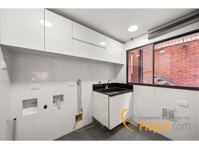 Apartamento de 3 alcobas en venta en Los Rosales, Bogotá, 214 m² · foto 6 de 18