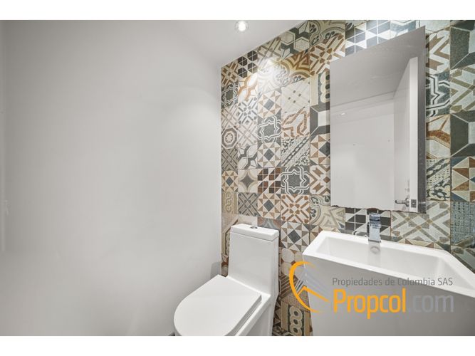Apartamento de 3 alcobas en venta en Los Rosales, Bogotá, 214 m² · foto 7 de 18