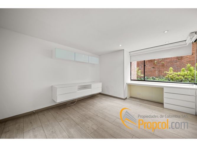 Apartamento de 3 alcobas en venta en Los Rosales, Bogotá, 214 m² · foto 10 de 18
