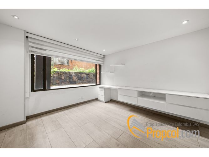 Apartamento de 3 alcobas en venta en Los Rosales, Bogotá, 214 m² · foto 12 de 18