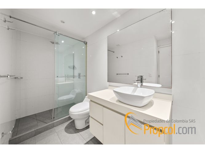 Apartamento de 3 alcobas en venta en Los Rosales, Bogotá, 214 m² · foto 13 de 18