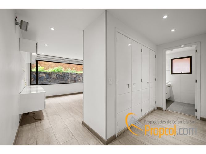 Apartamento de 3 alcobas en venta en Los Rosales, Bogotá, 214 m² · foto 14 de 18