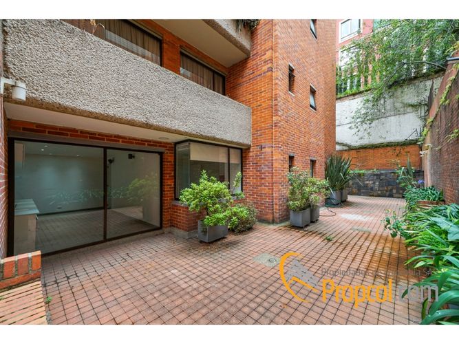 Apartamento de 3 alcobas en venta en Los Rosales, Bogotá, 214 m² · foto 17 de 18
