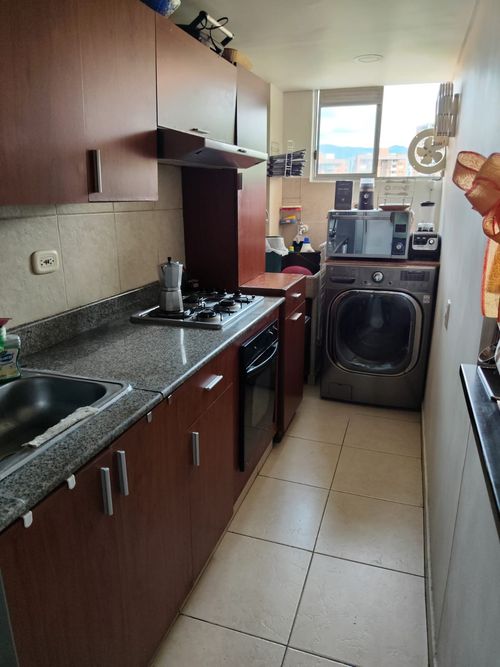 Apartamento en venta en Loma De Los Bernal, Medellín · foto 4 de 17
