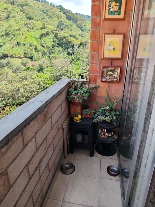 Apartamento en venta en Loma De Los Bernal, Medellín · foto 16 de 17