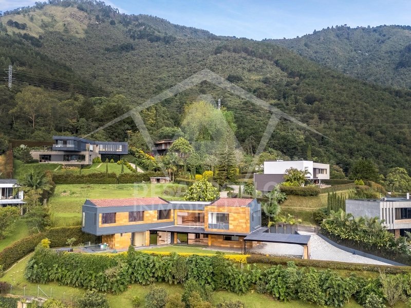 Casa en Arriendo en El Poblado, Medellín
