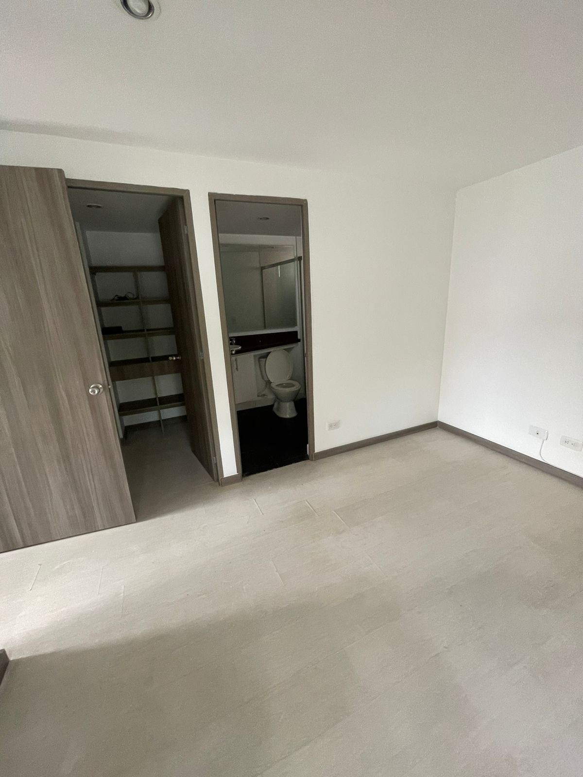 Apartamento en venta en Loma Del Esmeraldal, Envigado · foto 9 de 24