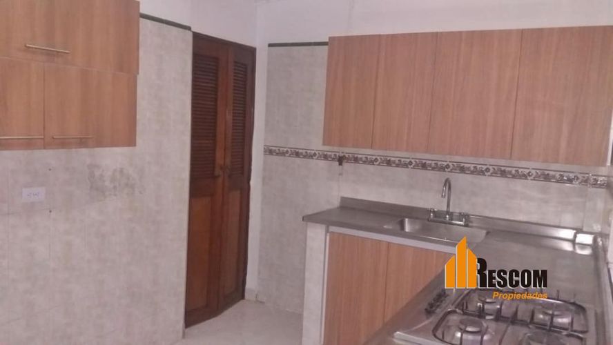 Casa de 5 alcobas en venta en Calasanz, Medellín, 196 m² · foto 2 de 19