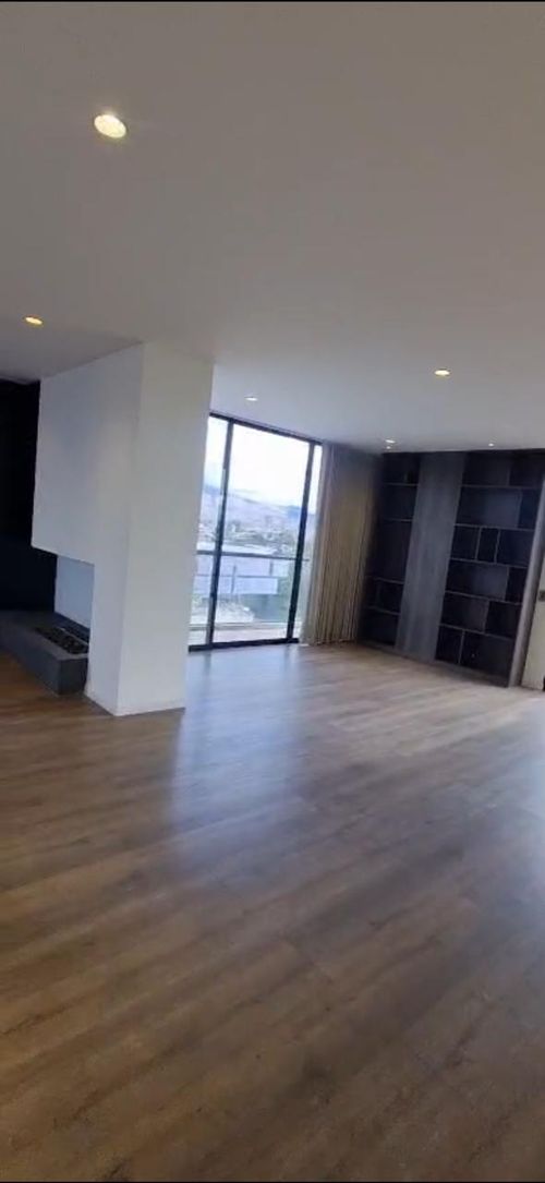 Apartamento de 4 alcobas en arriendo en Quinta Paredes, Bogotá, 260 m² · foto 3 de 19