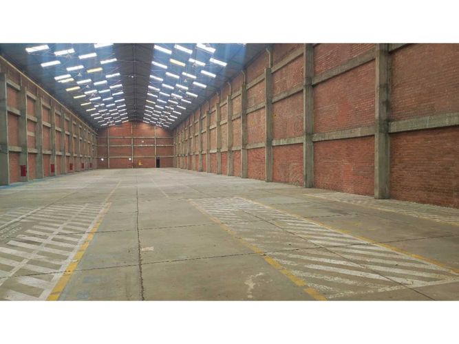 Bodega en arriendo en Siberia, Cota, 2020 m² · foto 2 de 9