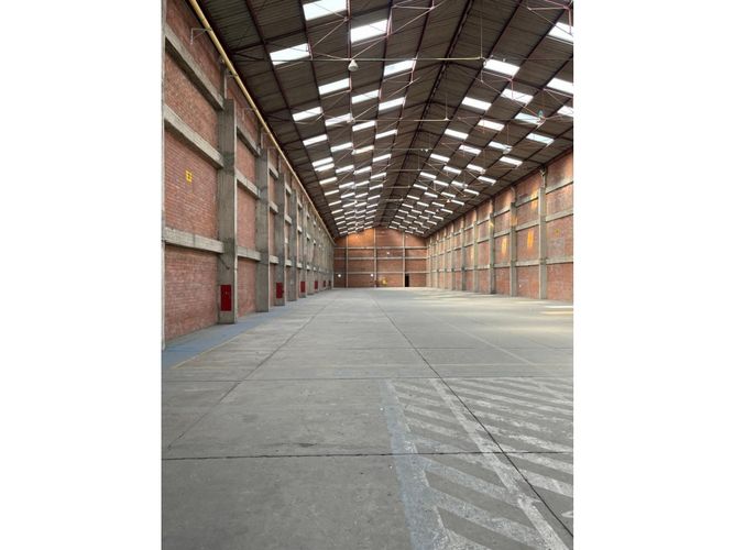 Bodega en arriendo en Siberia, Cota, 2020 m² · foto 7 de 9
