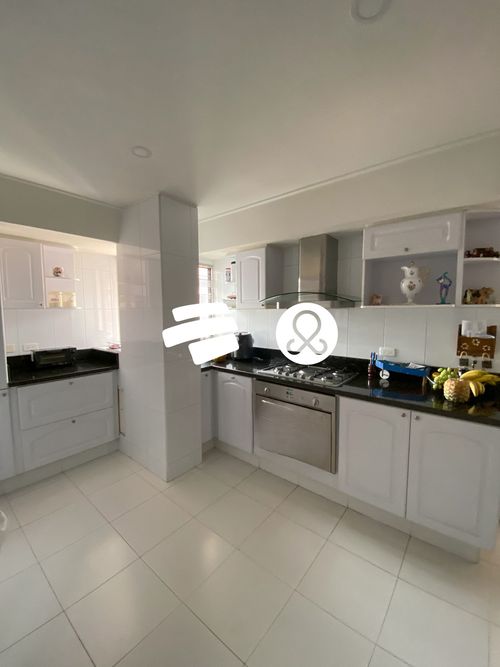 Apartamento de 3 alcobas en venta en San Patricio, Bogotá, 192 m² · foto 8 de 24