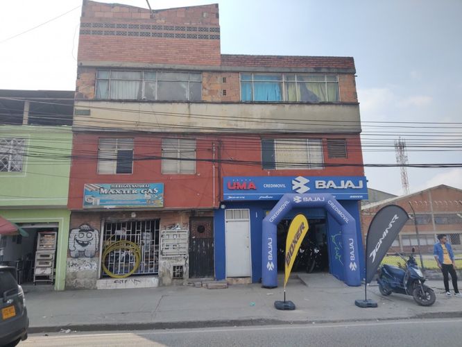 Casa de 4 alcobas en venta en Ismael Perdomo, Bogotá, 319 m² · foto 2 de 4