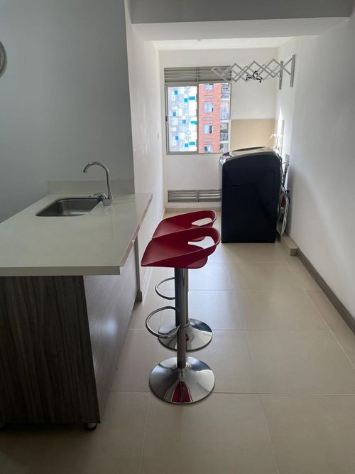 Apartamento de 2 alcobas en venta en Lorena, Medellín, 78 m² · foto 3 de 14