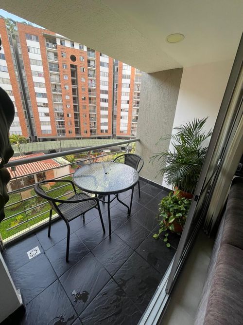 Apartamento de 2 alcobas en venta en Lorena, Medellín, 78 m² · foto 2 de 14