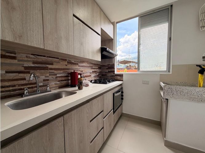 Apartamento de 2 alcobas en venta en Loma De San Jose, Sabaneta, 48 m² · foto 2 de 18